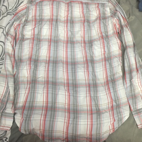 Levi’s Boyfriend Style Shirt in Plaid - Picture 4 of 4